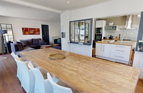 Donville-les-Bains Cottage | Donvillaise 15 pers : jacuzzi, 8 min walk to the beach