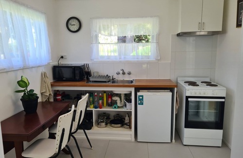 Boyne Valley Cabin | Dooboon Cottage - A Glamping Retreat in the Bush where your horse is welcome.