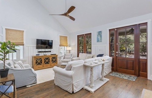 Seaside House | Doodlebug Cottage | Watercolor Executive Access Home | 6 Pools | Lazy River
