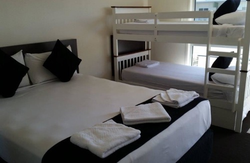 Capella Hotel | Dooleys Capella Tavern and Motel