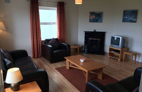 Doolin Hotel | Doolin Village Bungalow 10 - a bungalow that sleeps 6 guests in 3 bedrooms