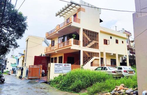 Bullawala House | Doon Niwas Homestay Two- Bedroom 1st Floor- Mountain view, near main Picnic Spots, comfortable peaceful central Family-friendly