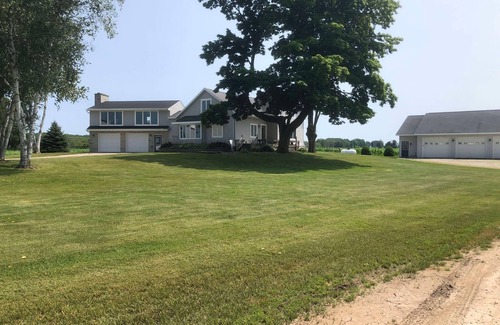 Sturgeon Bay House | Door County Spacious 5 Bedroom Agrotourist Retreat-Outdoor Pool-No Cleaning Fee!