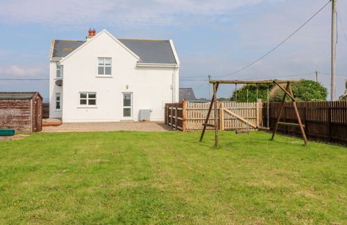 Hook Head House | DOORNOGUE, family friendly in Fethard-On-Sea, County Wexford