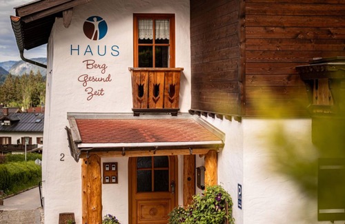 Oberschonau Apartment | Doppelzimmer Watzmannhaus mit Urigem Hüttenflair