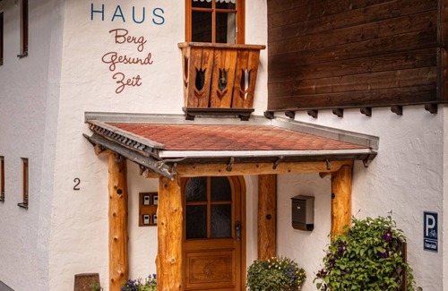 Oberschonau Apartment | Doppelzimmer Watzmannhaus mit Urigem Hüttenflair