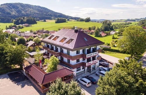 Oberhofen am Irrsee House | Doppelzimmer mit Balkon - Hotel - Gasthaus Beim Erich
