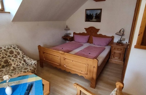 Klingenthal Bed & Breakfast | Doppelzimmer , Dusche, WC - Berggasthaus Schöne Aussicht