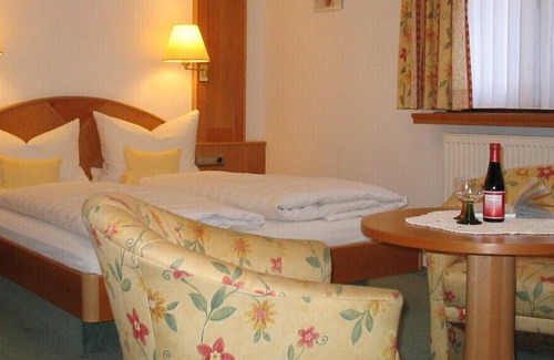 Obersimonswald Apartment | Doppelzimmer Komfort mit Dusche und WC