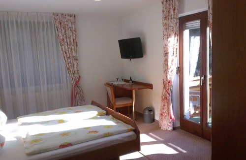 Obersimonswald Apartment | Doppelzimmer Komfort mit Dusche und WC