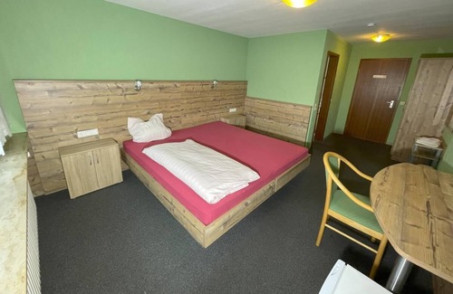 Ottenhausen Apartment | Doppelzimmer mit Balkon - Gästehaus Rössle 5