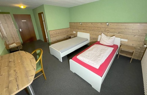 Ottenhausen Apartment | Doppelzimmer mit Balkon - Gästehaus Rössle 6