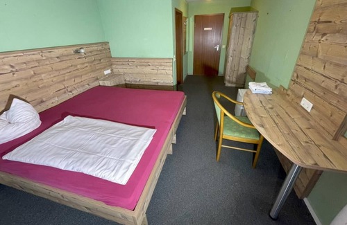 Ottenhausen Apartment | Doppelzimmer mit Balkon - Gästehaus Rössle 7