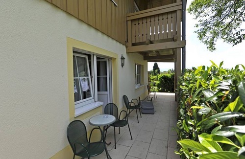 Opfingen Apartment | Doppelzimmer mit Dusche/WC und Terrasse