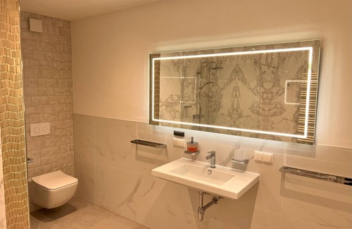 Wesertor Apartment | Doppelzimmer mit Gemeinschaftsbad