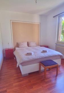 Purasca House | Doppelzimmer mit Gemeinschaftsbad - und Küche