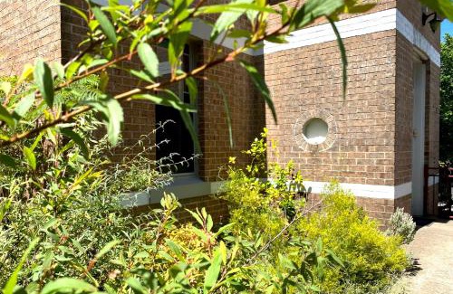 Orange House | Dora Hall - Very Central
