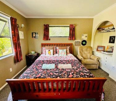 Hamilton House | Dora's Comfortable Homestay in Hamilton