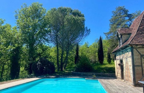 Mauzens-et-Miremont House | Dordogne: Idyllic stay in an exceptional artist's house with swimming pool.