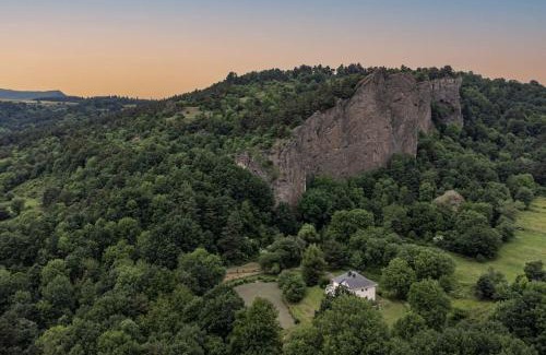 Jassat Apartment | Dormez au cœur d'un volcan, dans une nature unique
