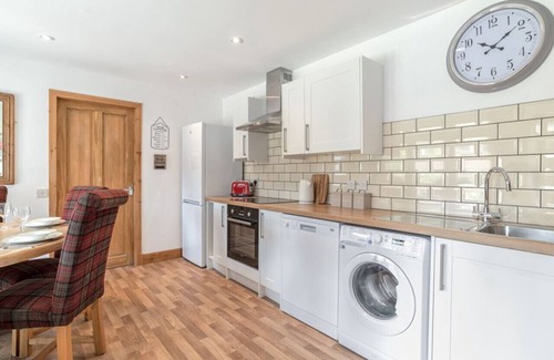 Ballater House | Dormie Cottage, spacious bungalow with log fire!