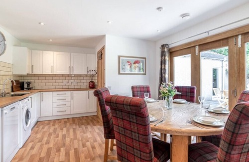 Ballater House | Dormie Cottage, spacious bungalow with log fire!