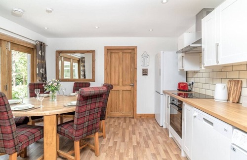 Ballater House | Dormie Cottage, spacious bungalow with log fire!