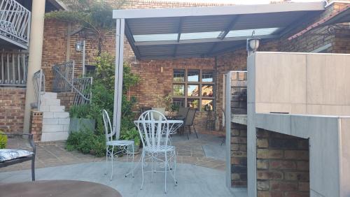 Secunda House | Dormio Manor Guest Lodge