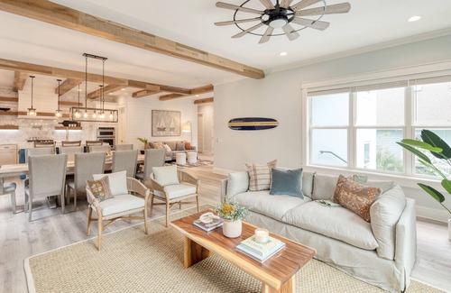 North Forest Beach House | Dory by AvantStay | Walk to the Beach, Luxe Home
