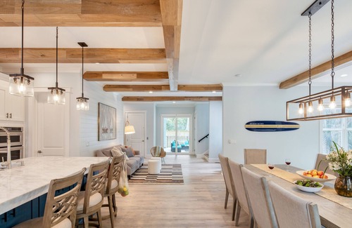North Forest Beach House | Dory by AvantStay | Walk to the Beach, Luxe Home