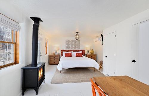 Downtown Santa Fe House | Dos Hermanas Casita 1 Downtown Courtyard