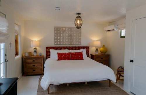 Downtown Santa Fe House | Dos Hermanas Casita 1 Downtown Courtyard