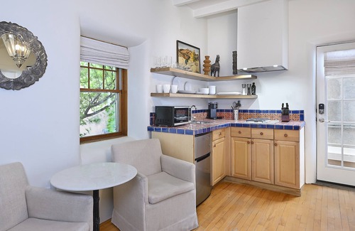Historic Eastside Bed & Breakfast | Dos Hermanas Casita 8 |Downtown |Courtyard | Patio