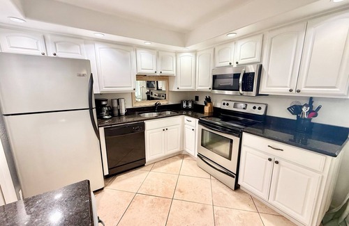 Sunnyside Condo | Dose of the Coast at Pinnacle Port