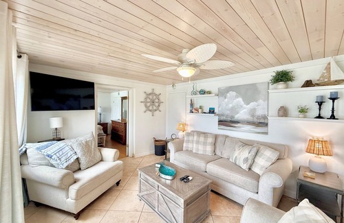 Sunnyside Condo | Dose of the Coast at Pinnacle Port