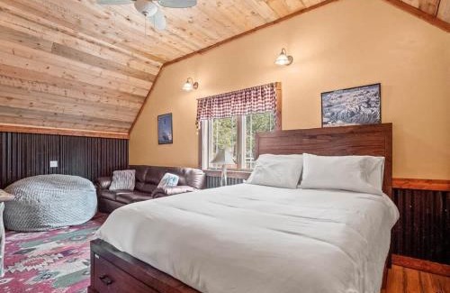 Twin Lakes House | Doty's River Inn is a Peaceful 3bd in Twin Lakes