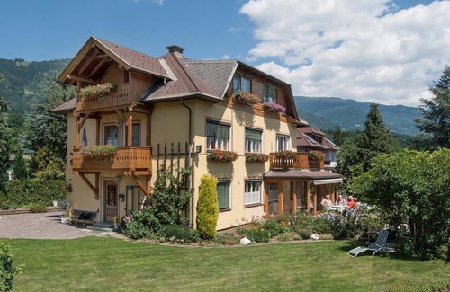 Seeboden Bed & Breakfast | Double room lake view - Pension Steurer