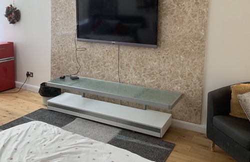Surrey Docks Apartment | Double and single room