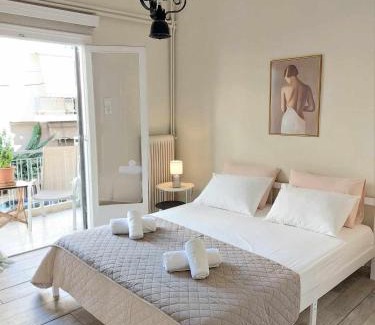 Athens House | Double bed in a room dorm 5' from metro