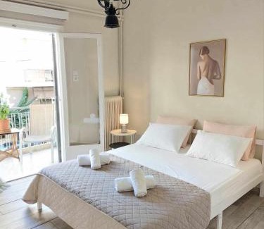 Athens House | Double bed in a room dorm 5' from metro