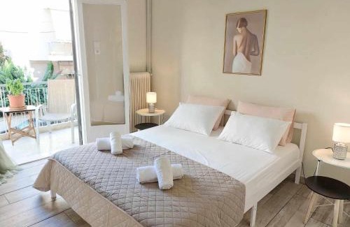 Athens House | Double bed in a room dorm 5' from metro