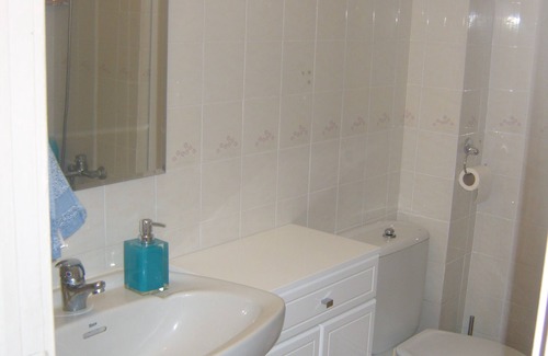 Algeciras House | Double Bed Room with Rooms Bike And Dive