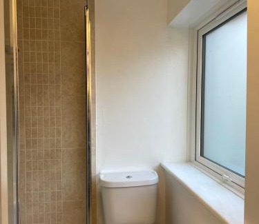 Cubitt Town House | Double Bedroom with a balcony and ensuite bathroom for short or long stay in London Canary Wharf with direct train from Heathrow, also convenient from Stansted and Gatwick airport, 10 minutes to London City Airport and Excel, 16 minutes to Westminster