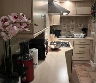 Earl's Court House | Double bedroom with en-suite bathroom in Chelsea - central London - share apartment
