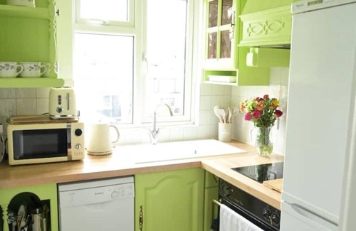 Valley Apartment | Double Bedroom With Own Bathroom and Kitchen