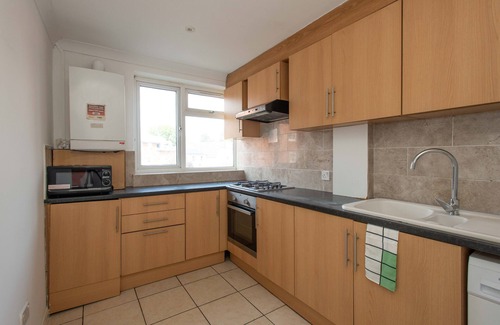 Plaistow and Sundridge Apartment | Double Bedroom with Shared Amenities - Front