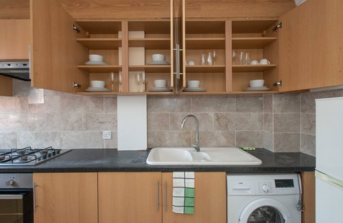 Plaistow and Sundridge Apartment | Double Bedroom with Shared Amenities - Front