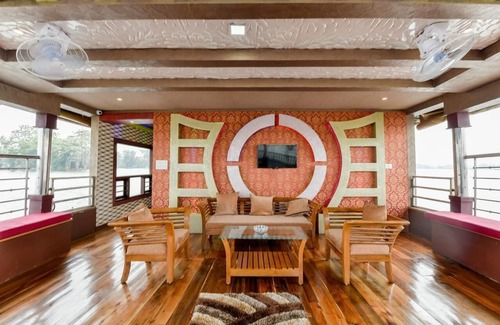 Alappuzha Boat Rental | Double-Decker floating Deluxe Houseboat