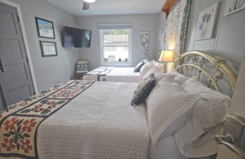 Frankenmuth Bed & Breakfast | Double Double in Bed & Breakfast - And a Hot Tub!