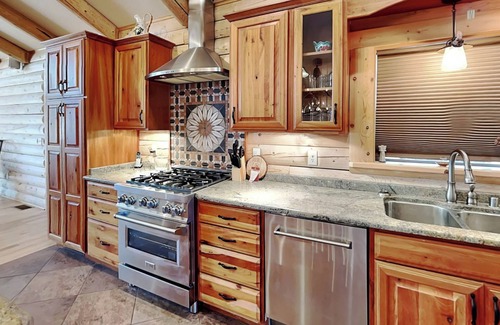Alto House | Double Eagle Manor | Main & Guest Houses with Hot Tub!